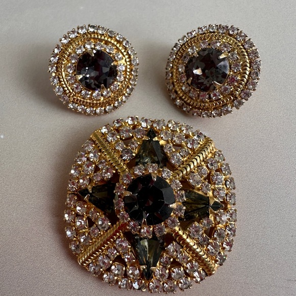 Hobe Brooch and Earrings - Picture 6 of 7